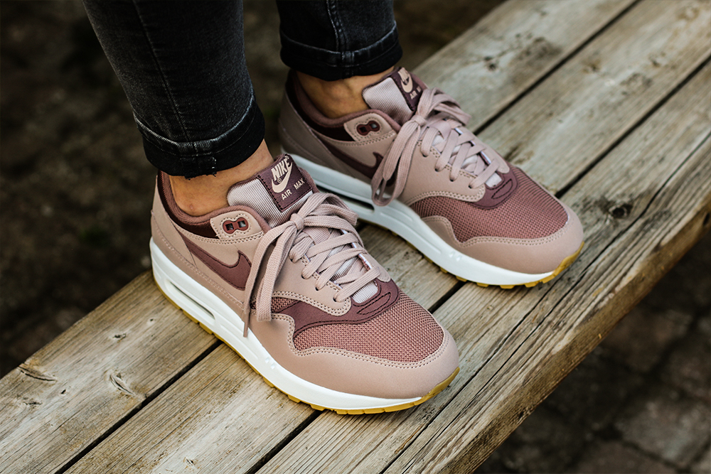 Nike Wmns Air Max 1 'Diffused Taupe'