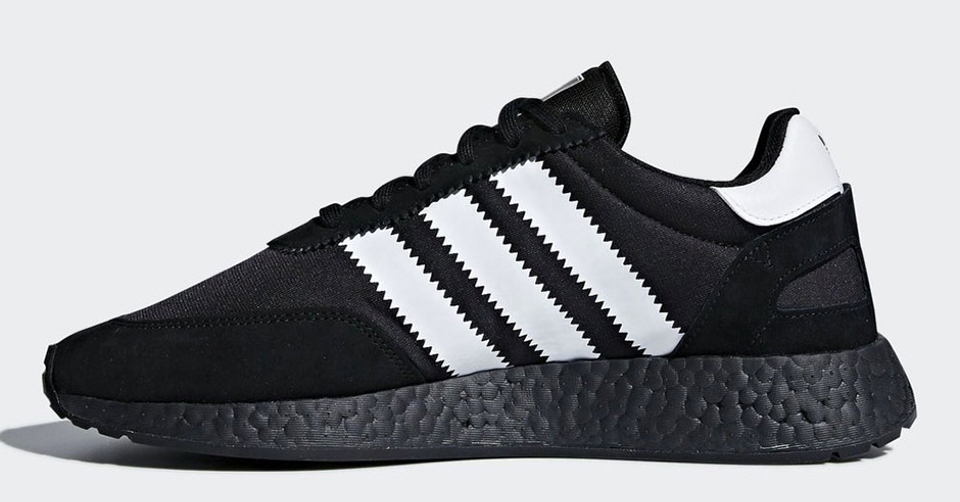 adidas I-5923 Triple Black zijkant