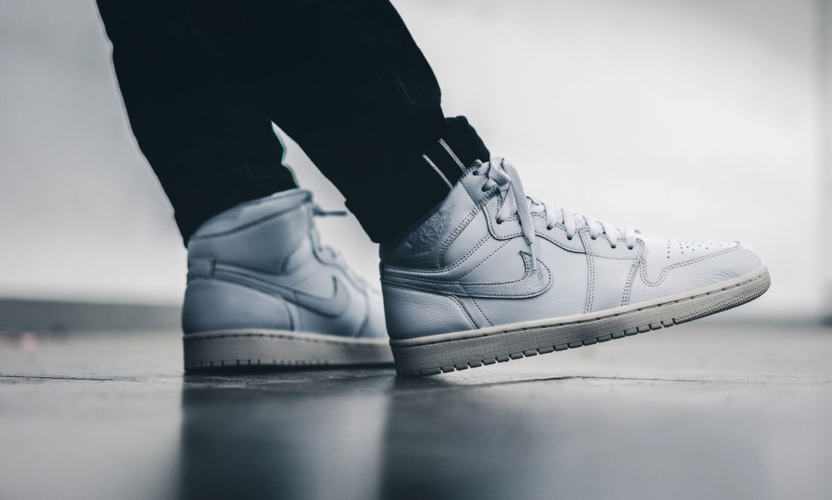 Nu verkrijgbaar de Air Jordan 1 High Premium 'Platinum White' -  Sneakerjagers