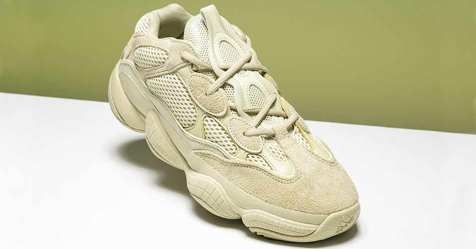 De Yeezy 500 'Super Moon Yellow' krijgt een re release De Yeezy 500 'Super Moon Yellow' krijgt een re release