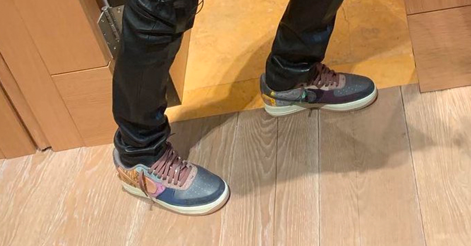 af1 travis scott on feet