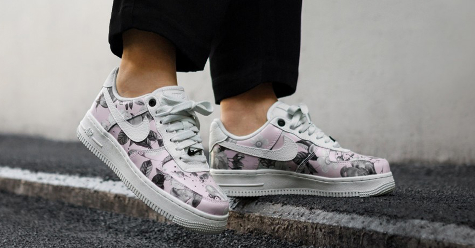 NIKE WMNS AIR FORCE 1 '07 LXX 'PINK FLORAL'
AO1017-102