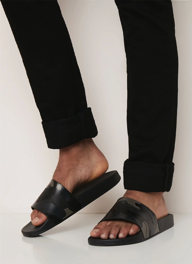 knoflook Eik Beschikbaar Top 10 luxury slippers voor heren bij de Bijenkorf - Sneakerjagers