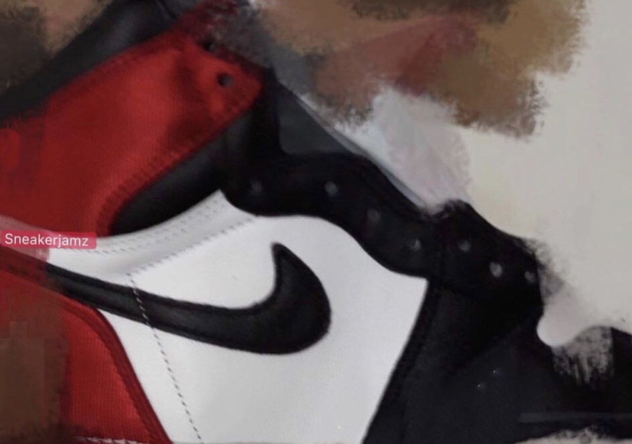 Air Jordan 1 "Black Toe"