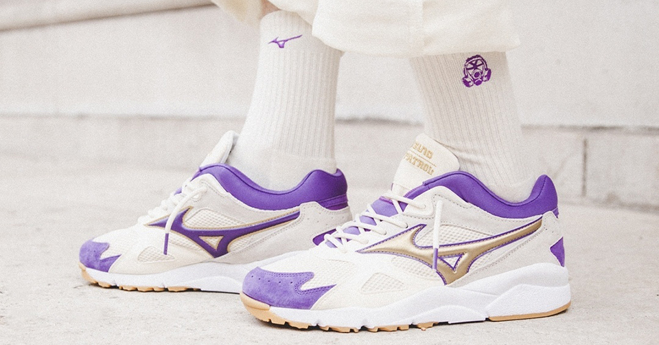 mizuno sky medal og white