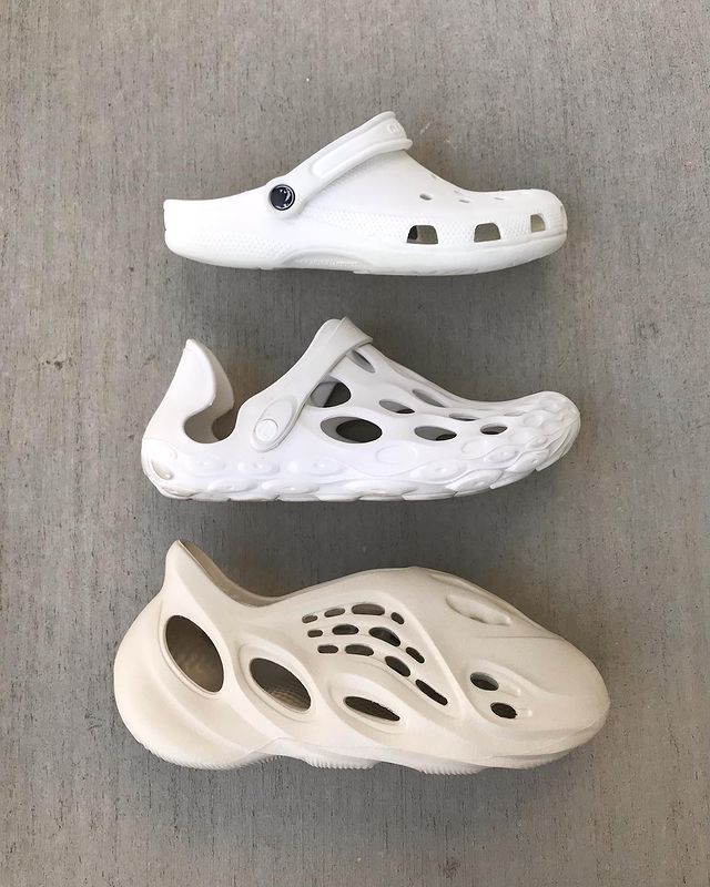 foam yeezy sandals