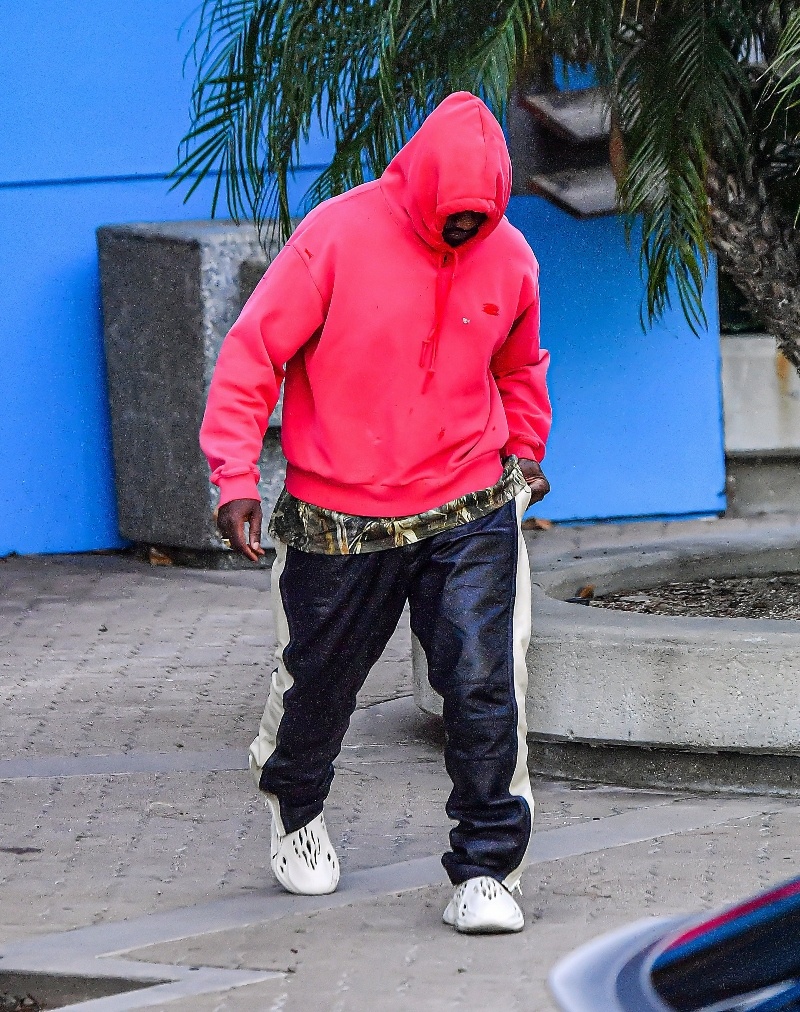 kanye wearing foam runners