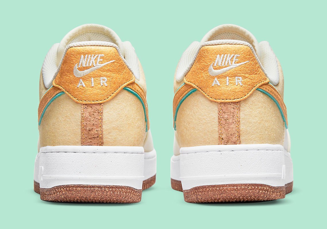Beelden Nike Air Force 1 Happy Pineapple 'Coconut Milk' Sneakerjagers