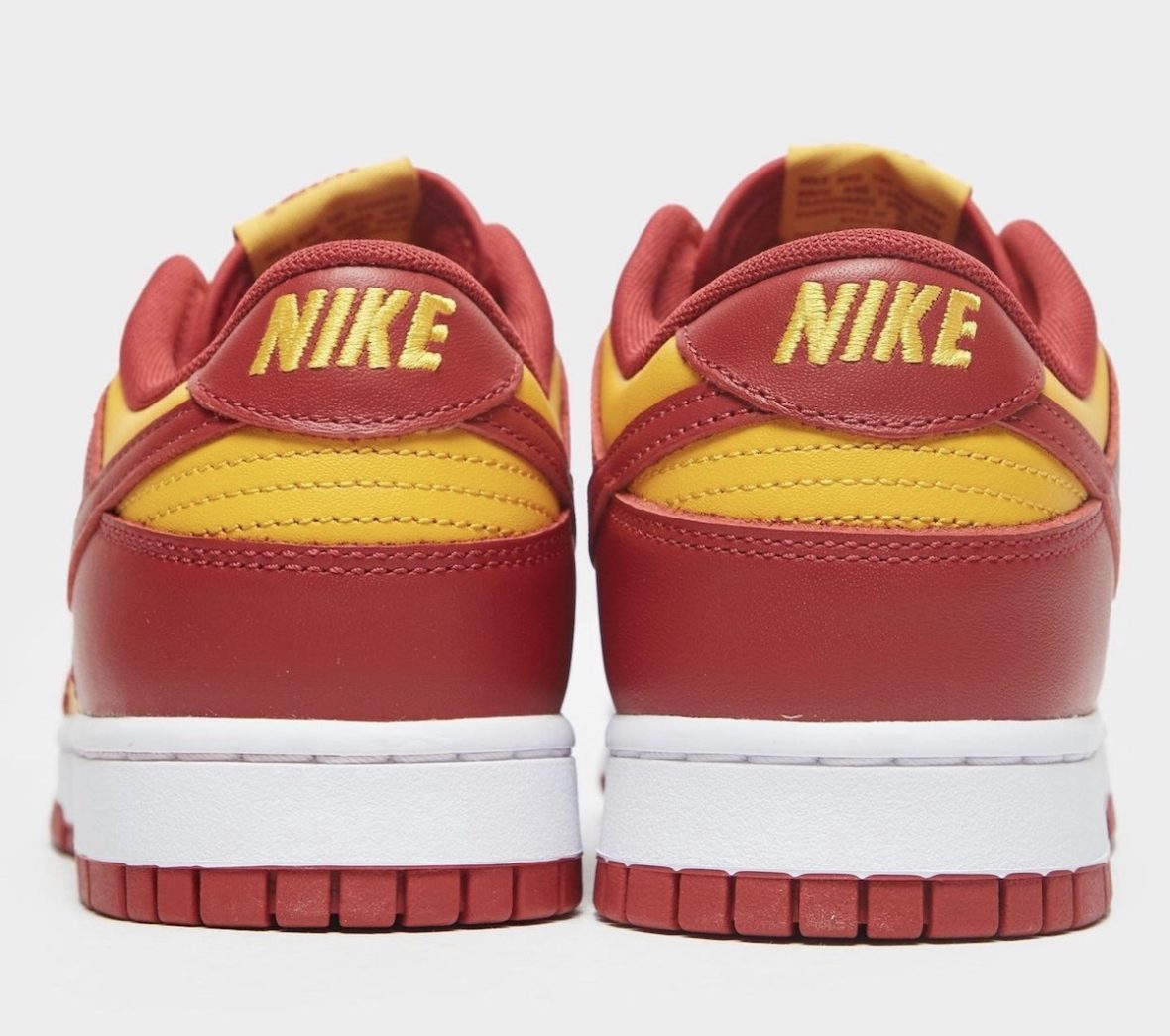 Bekijk hier de Nike Dunk Low 'Midas Gold' - Sneakerjagers
