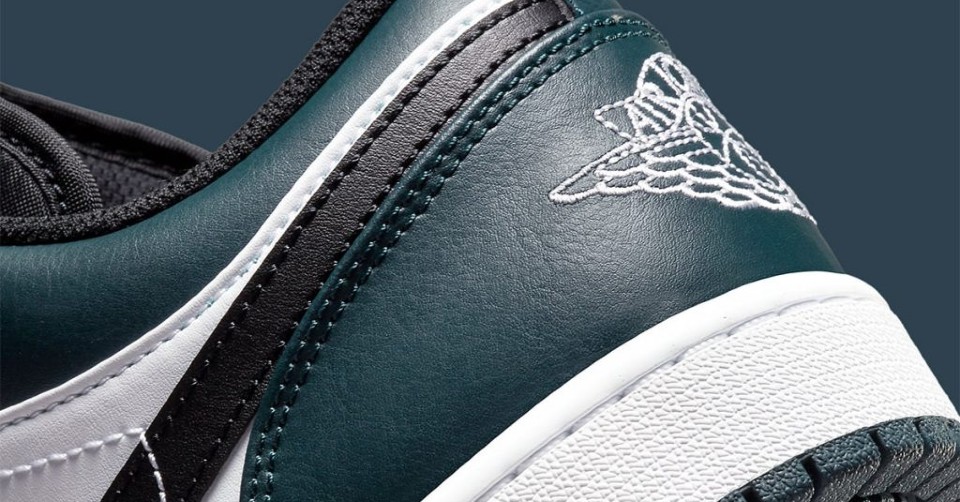 De Air Jordan 1 Low komt in een 'Dark Teal' colorway