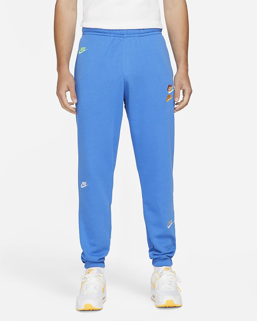 blue joggingpants