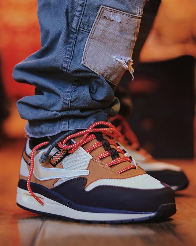Travis Scott x Nike Air Max 1 in 'Baroque Brown' - Sneakerjagers