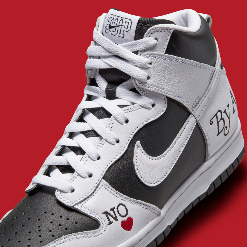 De Supreme x Nike SB Dunk High 'By Any Means' komt eraan - Sneakerjagers