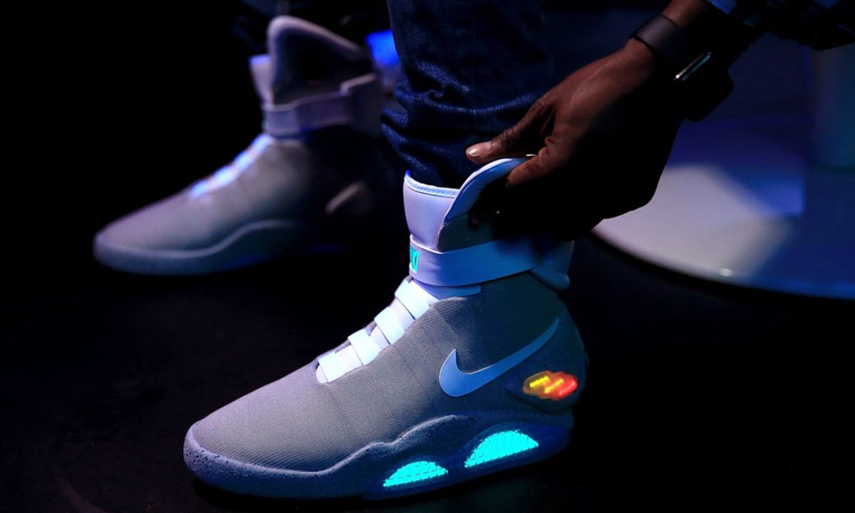 Sotheby's veilt een gesigneerd paartje van de Nike Mags