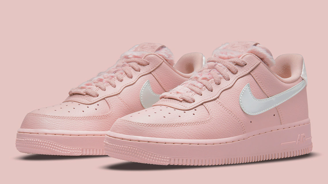 Pink air clearance force 1 low