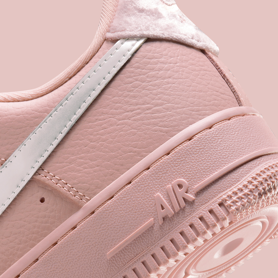 Nike Air Force 1 'Pink Oxford' - Sherpa