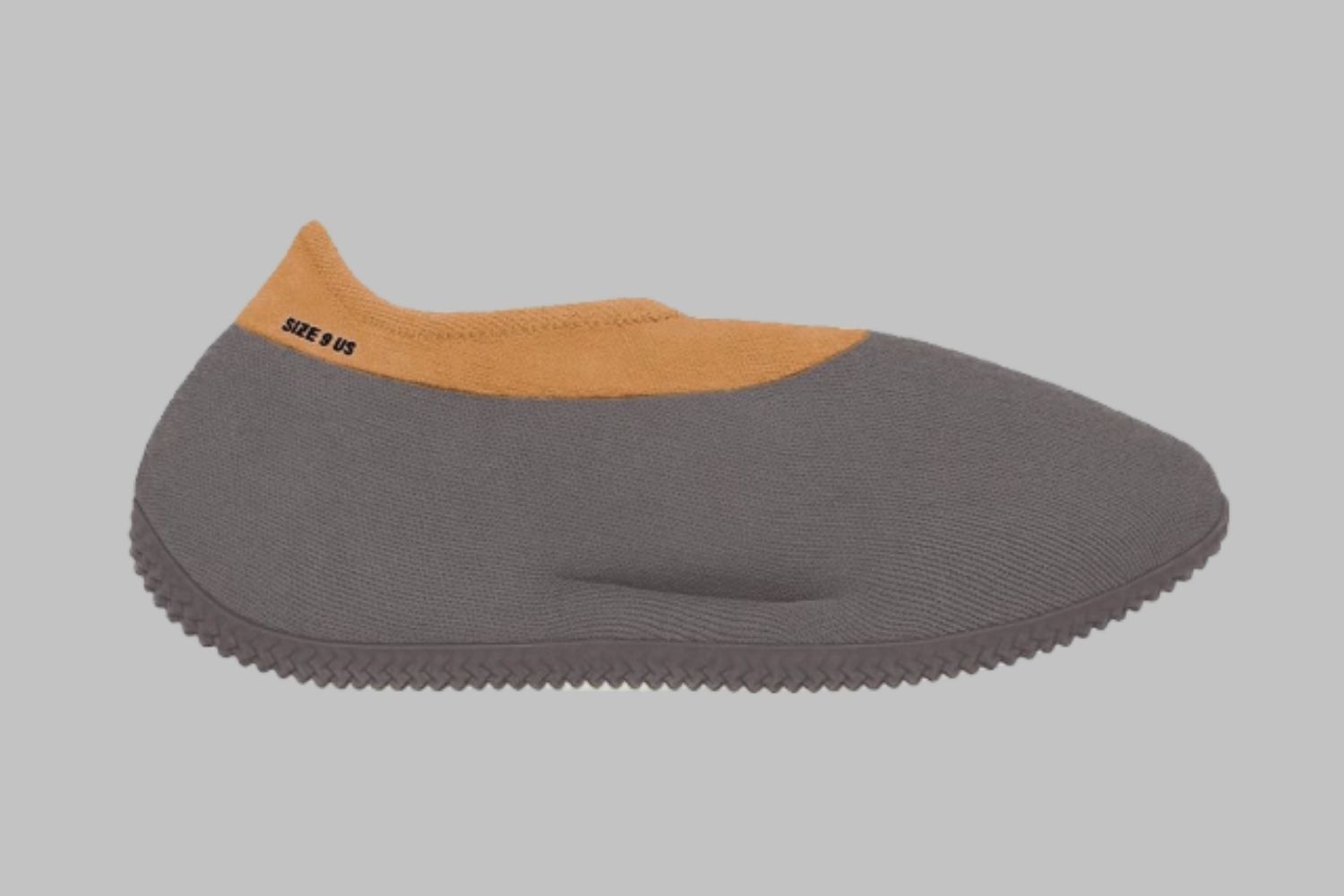 De adidas Yeezy Knit Runner in een 'Stone Carbon' colorway