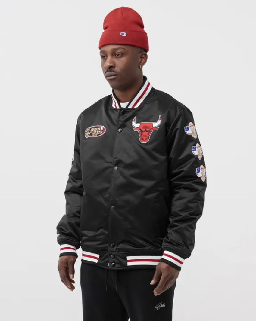 Sneakerjagers Outfit Picks Chicago Bulls Champ City Track Jacket