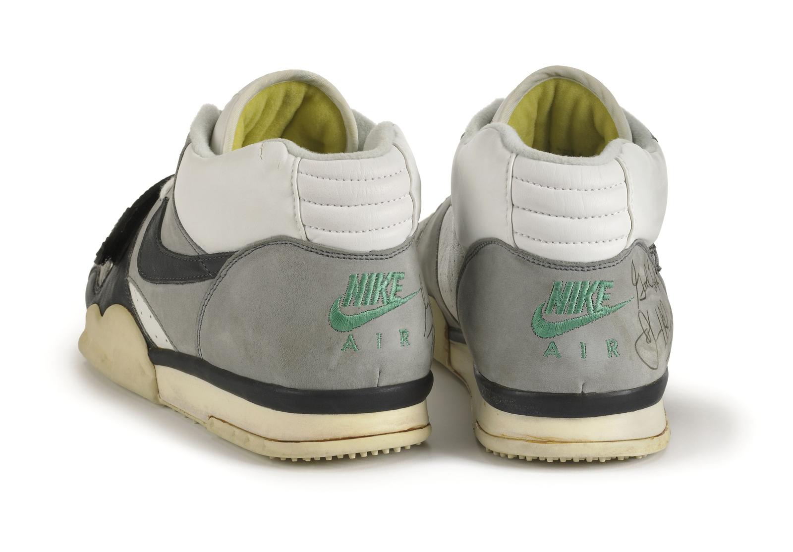De Nike Air Trainer 1 Mid 'Chlorophyll' komt terug - Sneakerjagers