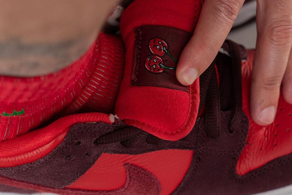 De Nike SB Dunk Low 'Cherry' joint het Fruity Pack - Sneakerjagers