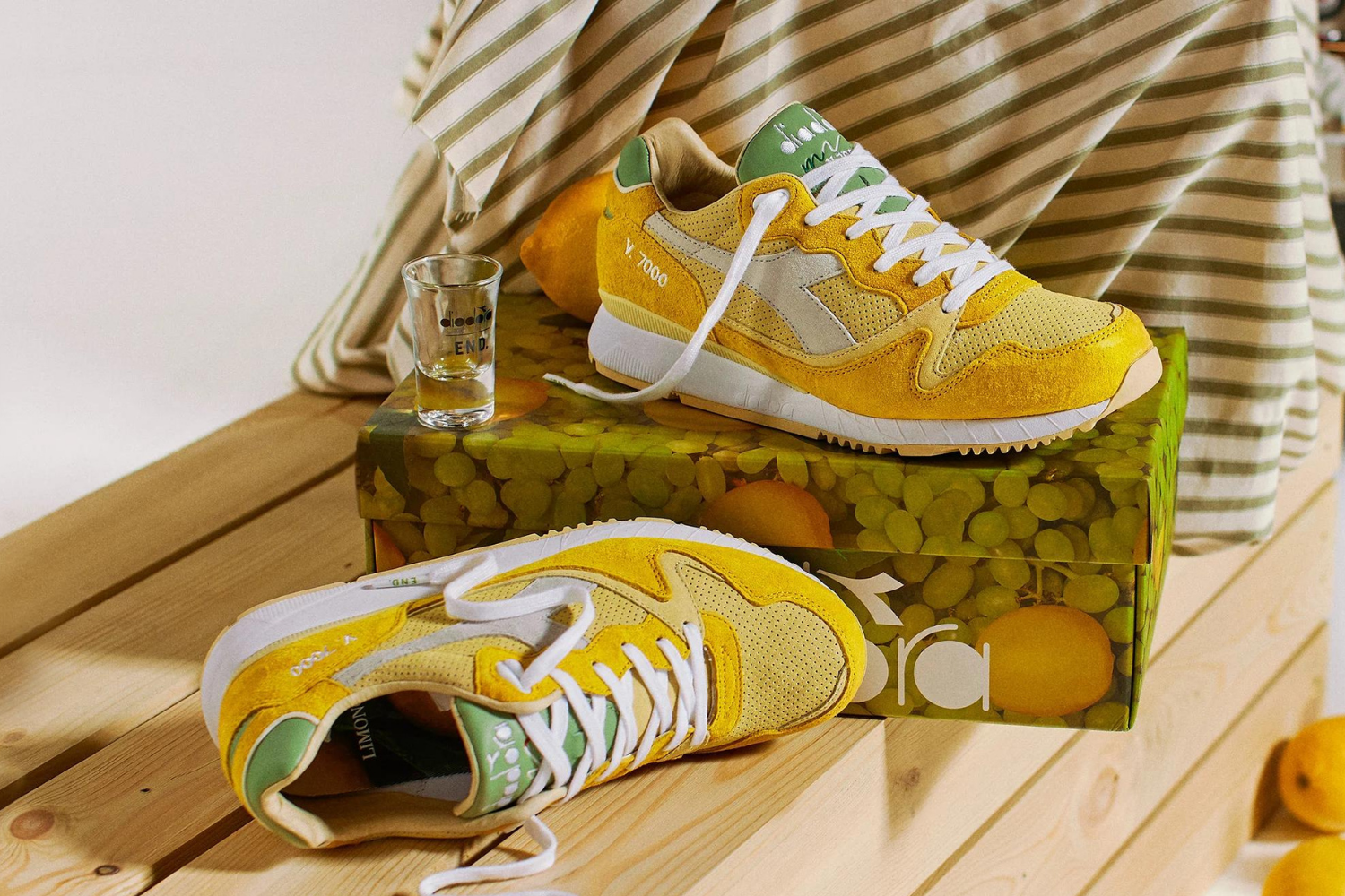 END. x Diadora V7000 'Limoncello' en 'Grappa' collab - Sneakerjagers