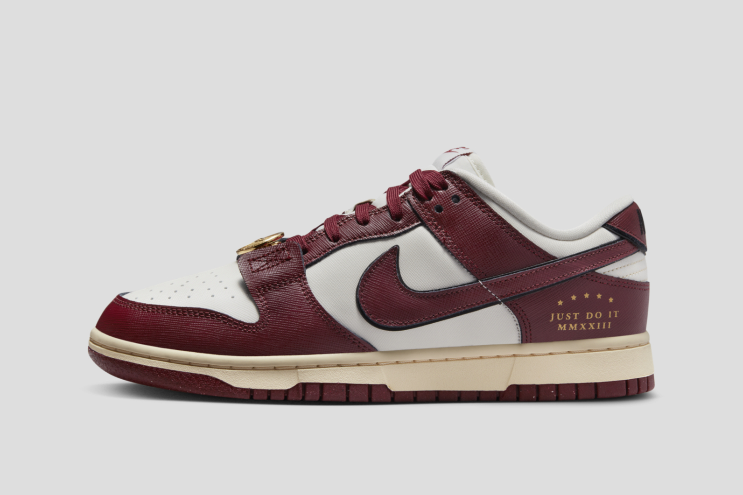 Officiële beelden van Nike Dunk Low 'Team Red' Sneakerjagers