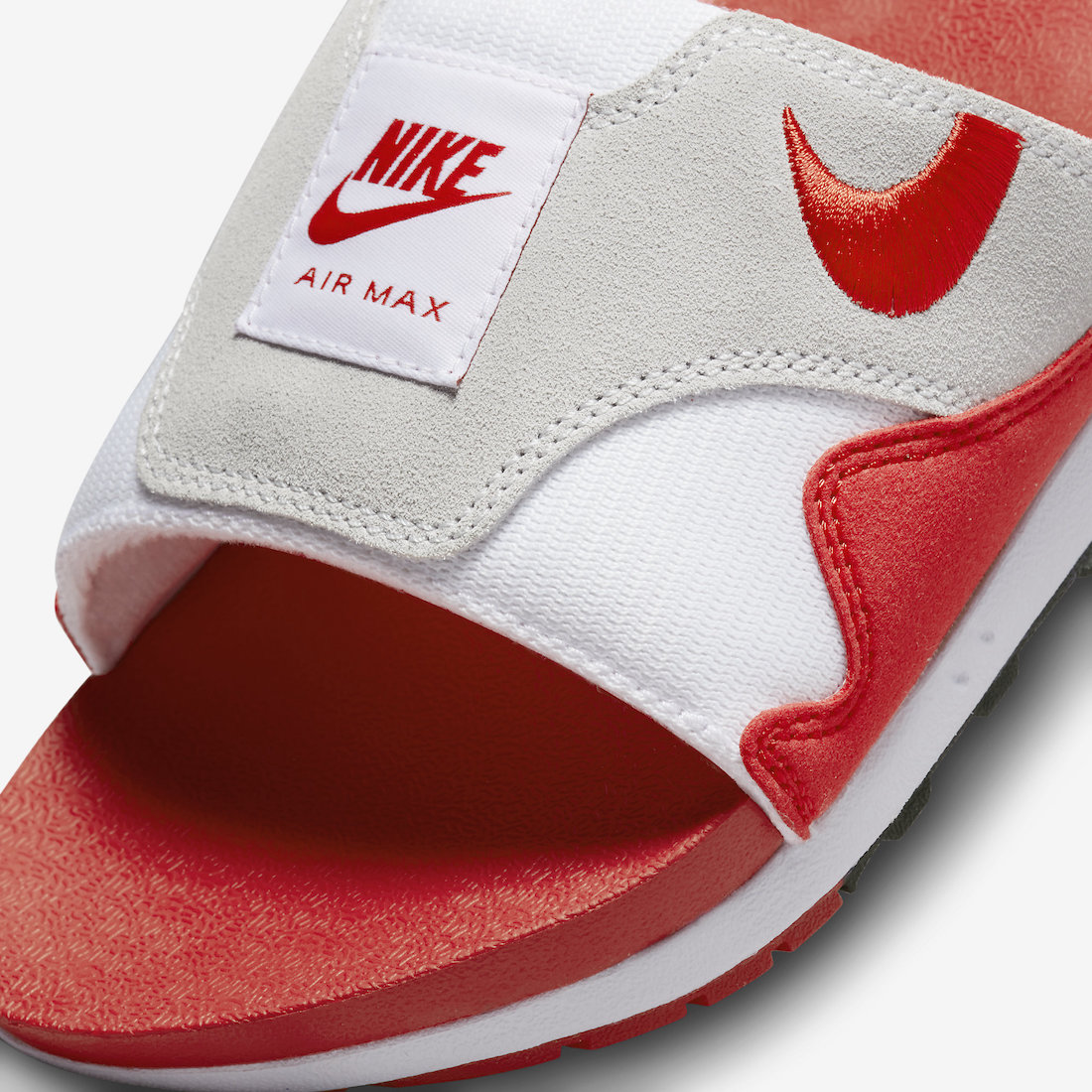 Nike Air Max 1 Slide 'Sport Red' detail foto witte achtergrond