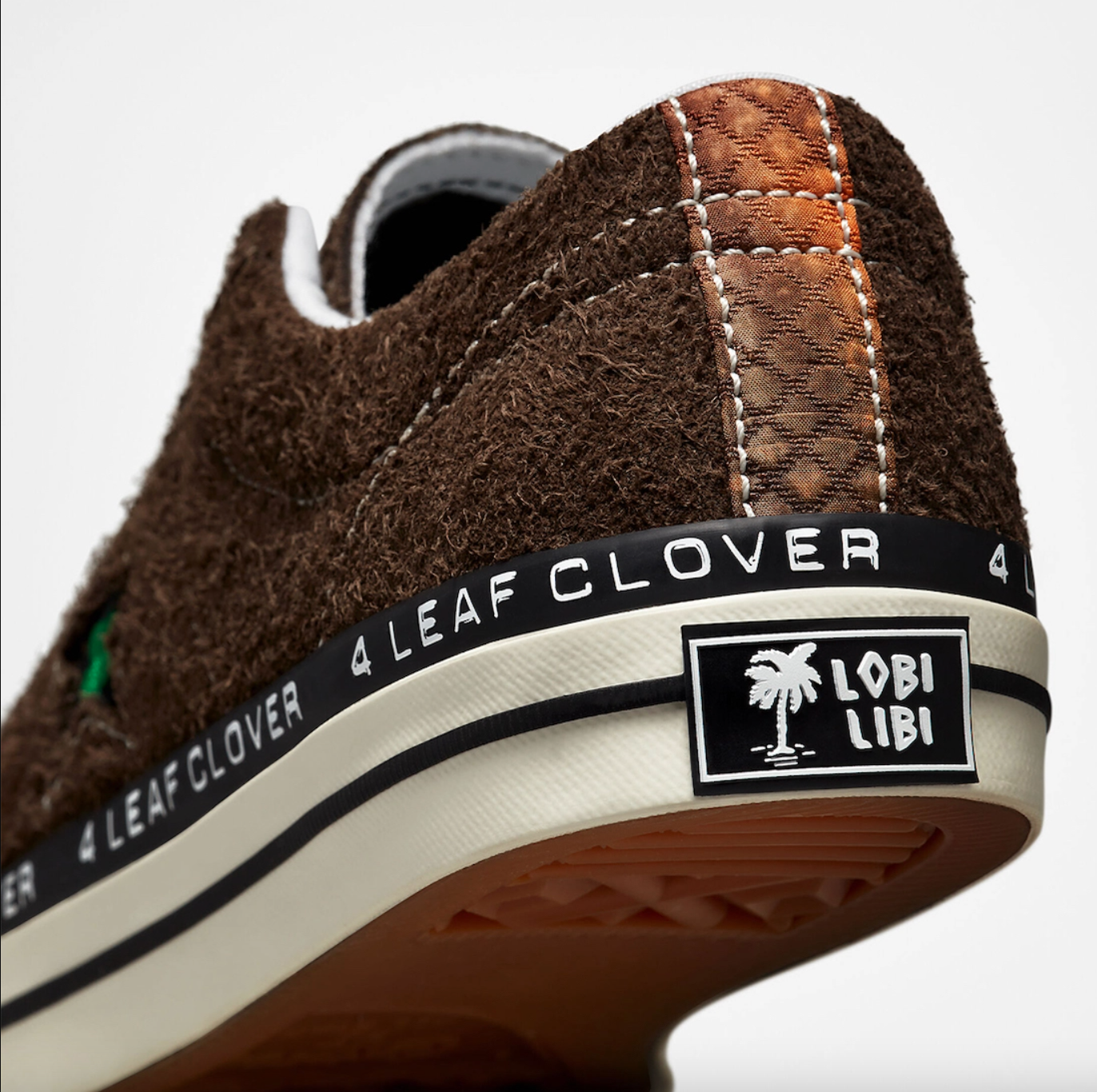 Patta x Converse One Star Pro 'Four-Leaf Clover' detail shot van de achterkant van de schoen