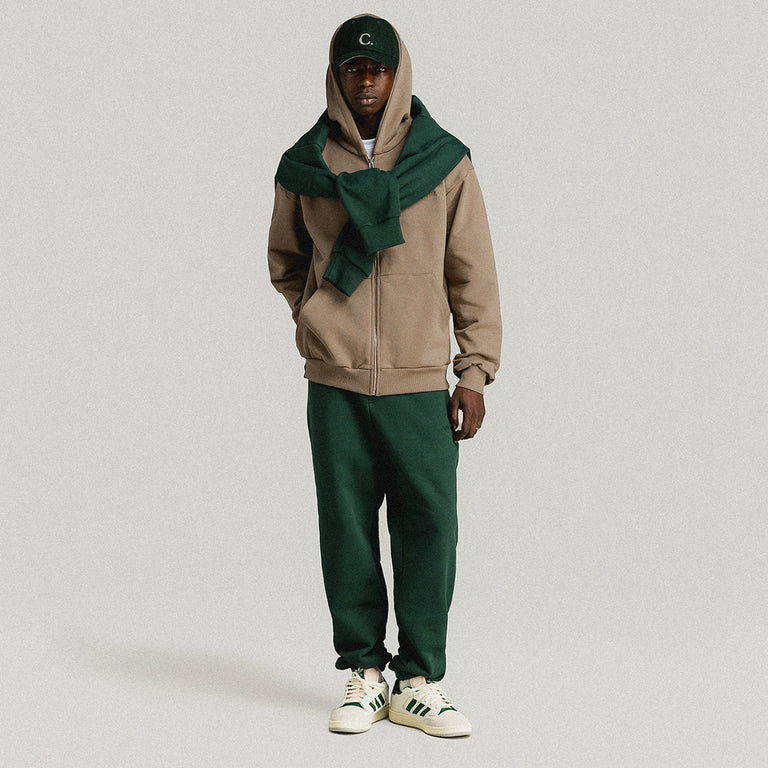adidas Samba outfit met Asphaltgold Essential Sweatpant Forest Green
