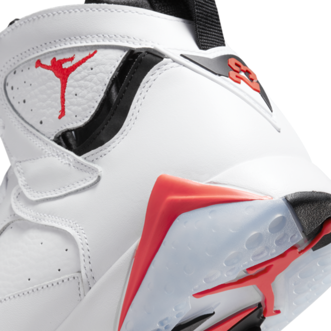 Nike Air Jordan 7 Retro 'White Infrared' hiel