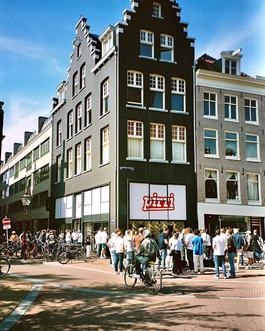 Pirri sneakerwinkel in Amsterdam