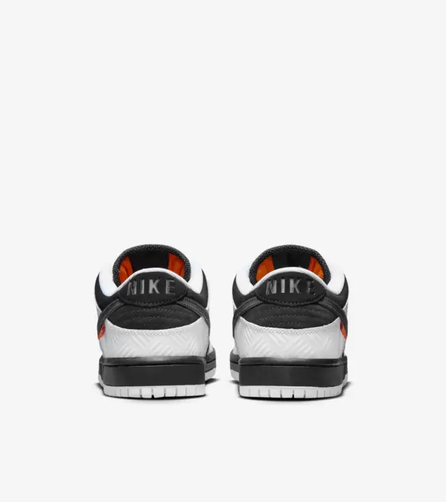 TIGHTBOOTH x Nike SB Dunk Low heel