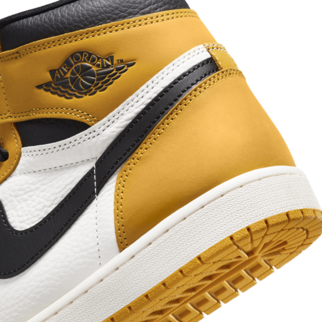 Nike Air Jordan 1 Retro High OG 'Yellow Ochre' achterkant