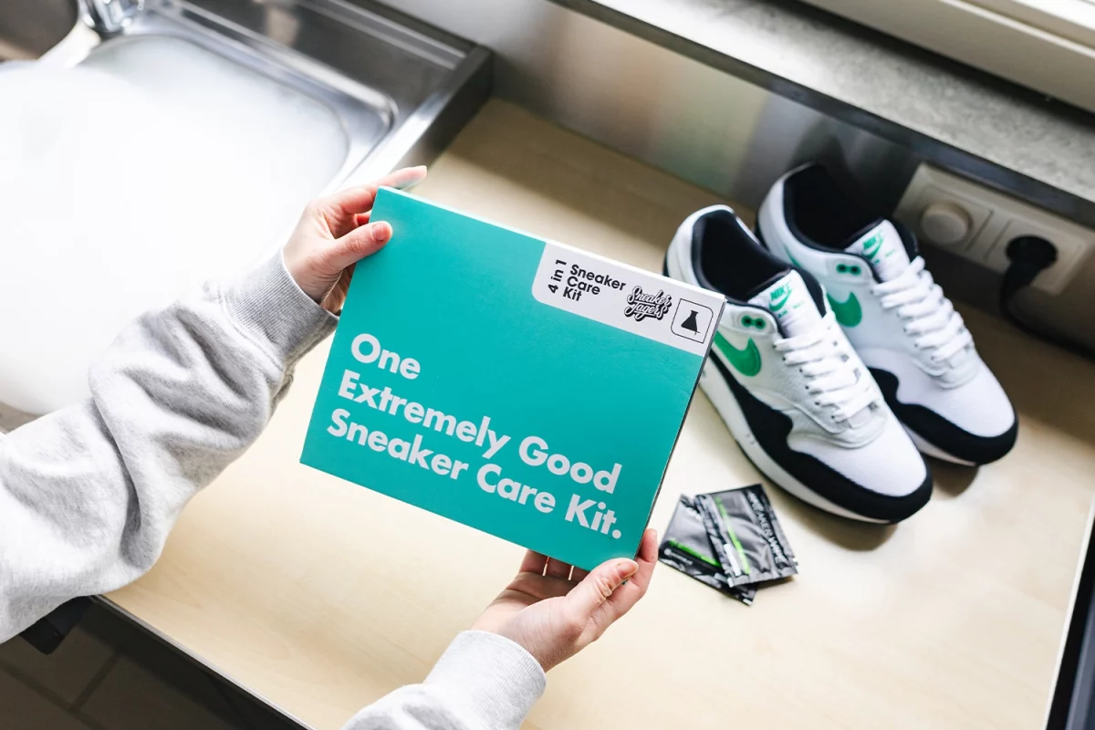 Sneakerjagers x SNEAKER LAB One Extremely Good Sneaker Care Kit