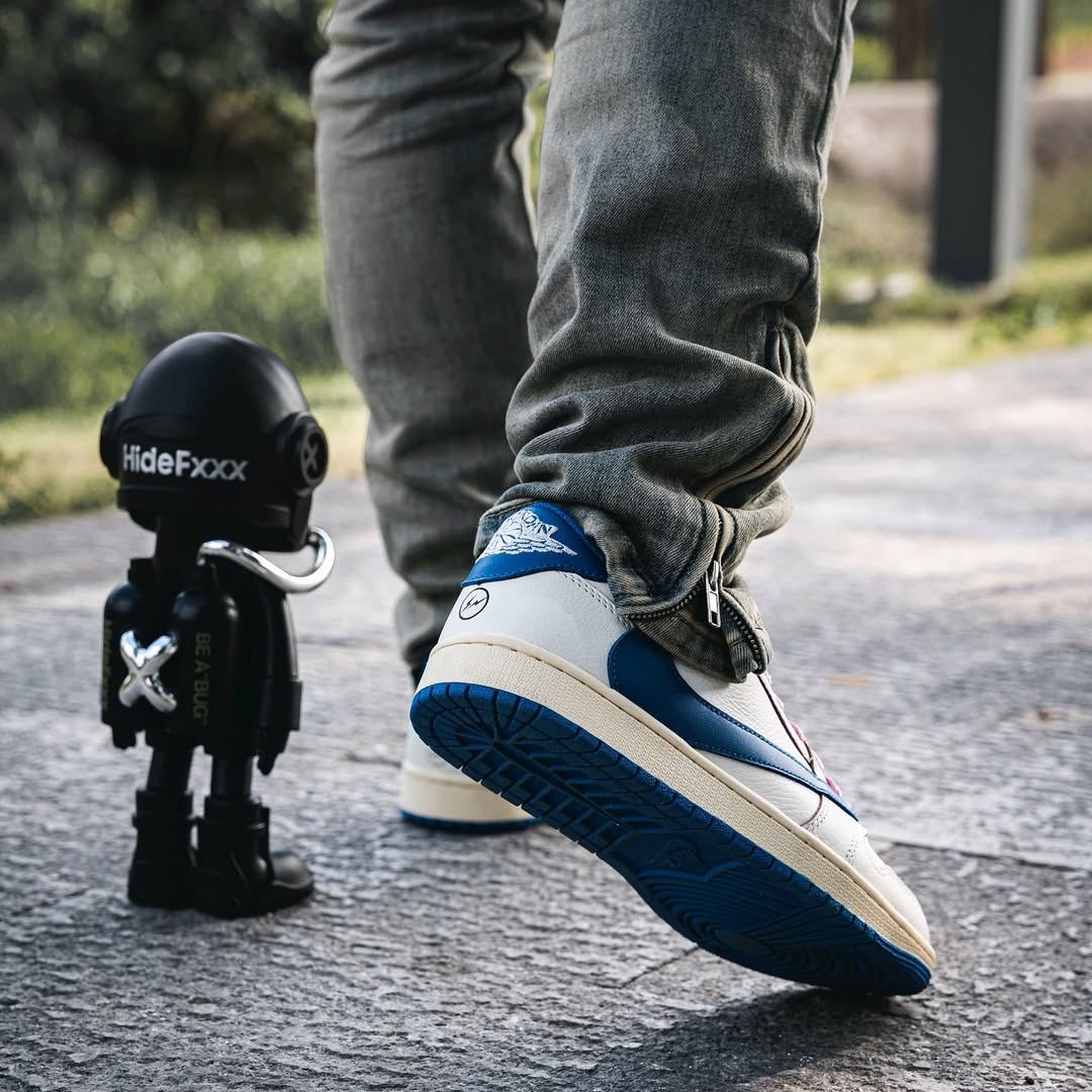 Travis Scott x Fragment Design x Air Jordan 1 Low 