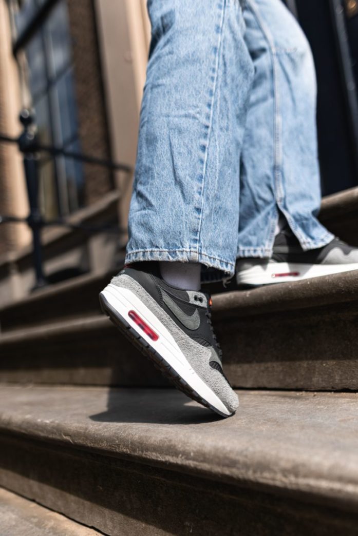 air max 1 dark smoke grey