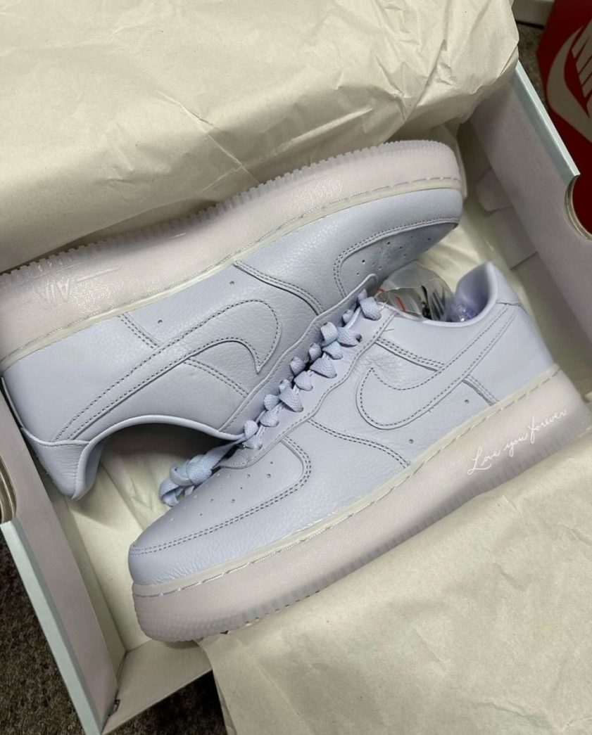 Nocta x Nike Air Force 1 ‘Cobalt Tint’ / Foto: Kickzway