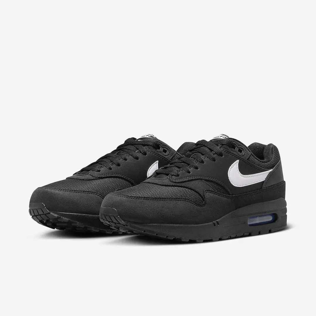 air max 1 black white pair