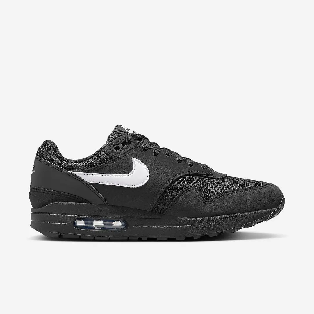 air max 1 black white right view