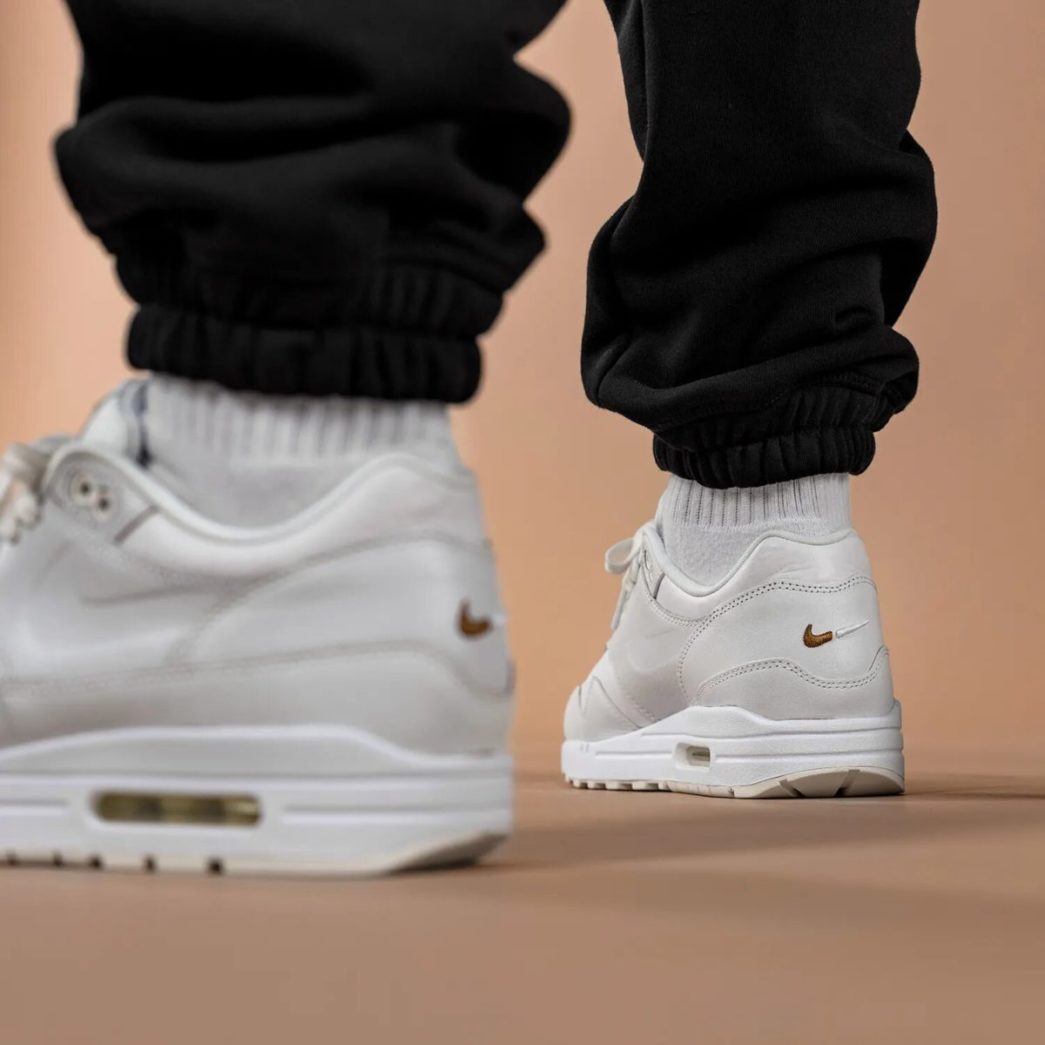 AM1 WMNS 'His and Hers Pack'