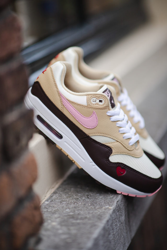 air max 1 valentines day closeup