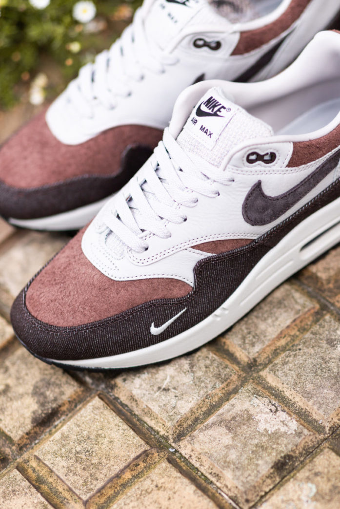 nike air max 1 velvet brown pair