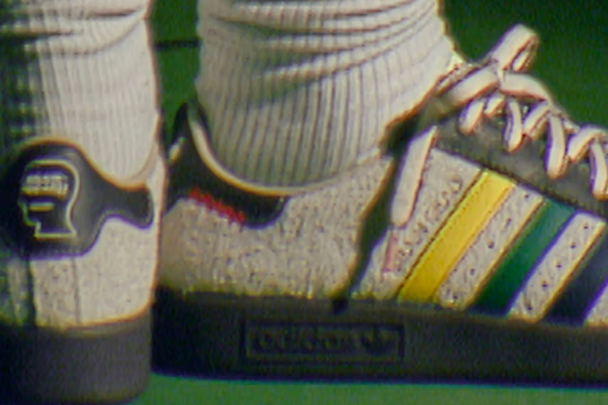 De eerste twee colorways uit het Brain Dead x adidas Forest Hills