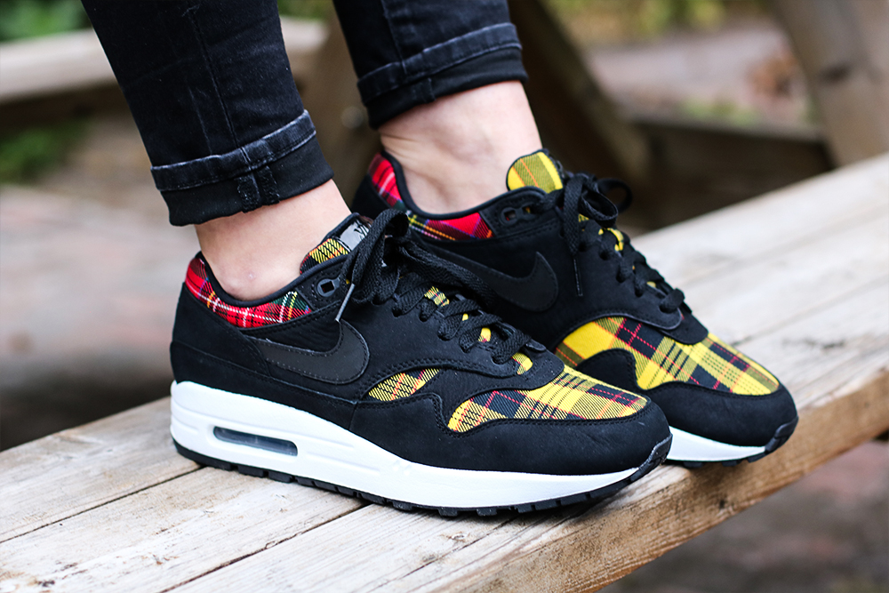 air max 1 se tartan side view