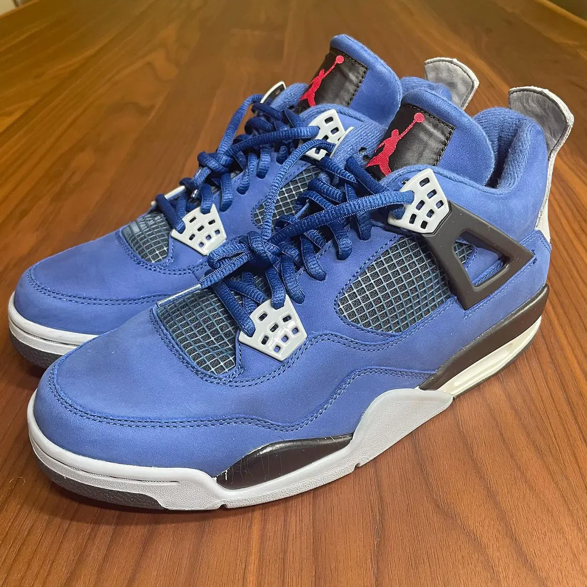 De UNDEFEATED x Air Jordan 4 had er bijna zo uit gezien