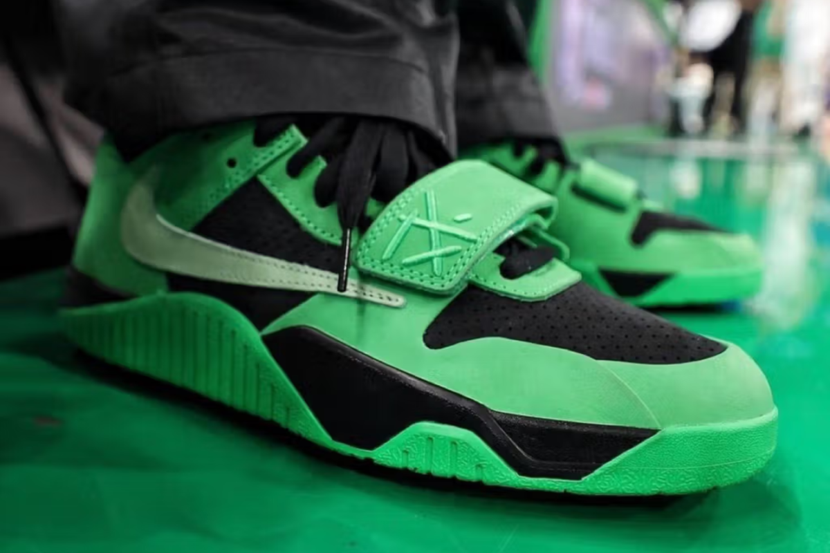 Travis Scott onthult de Jumpman Jack in een opvallende 'Green