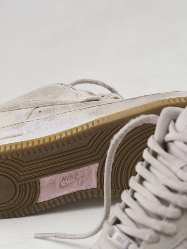 Nike SB Air Force 1 'Light Orewood Brown' ingezoomde foto onderkant