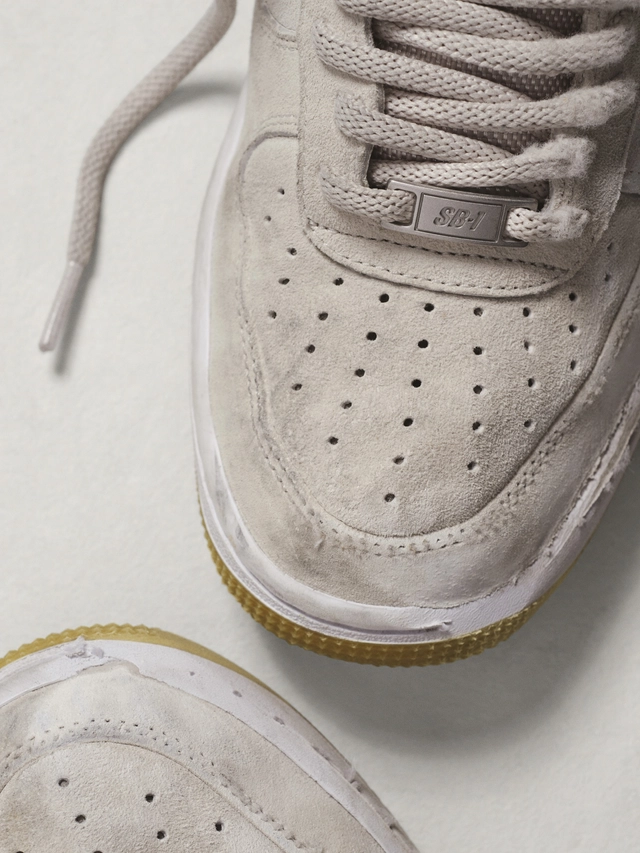 Nike SB Air Force 1 'Light Orewood Brown' ingezoomde foto toebox