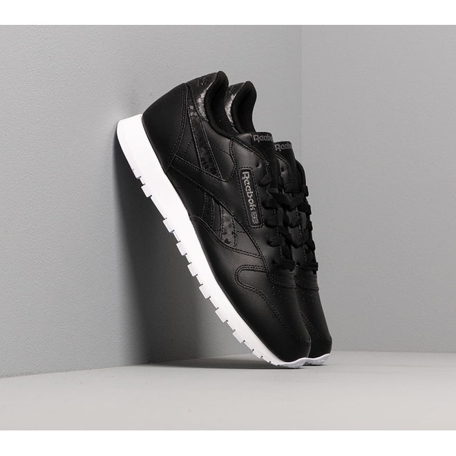 Notorio Sucio Janice Reebok Classic Leather Black/ Black/ White | DV8155 | Sneakerjagers