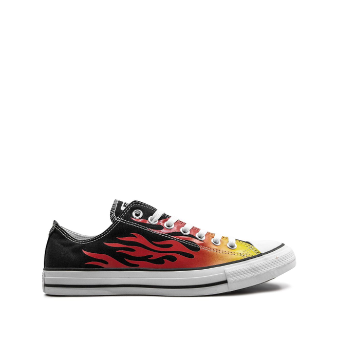 Converse hot sale flames low